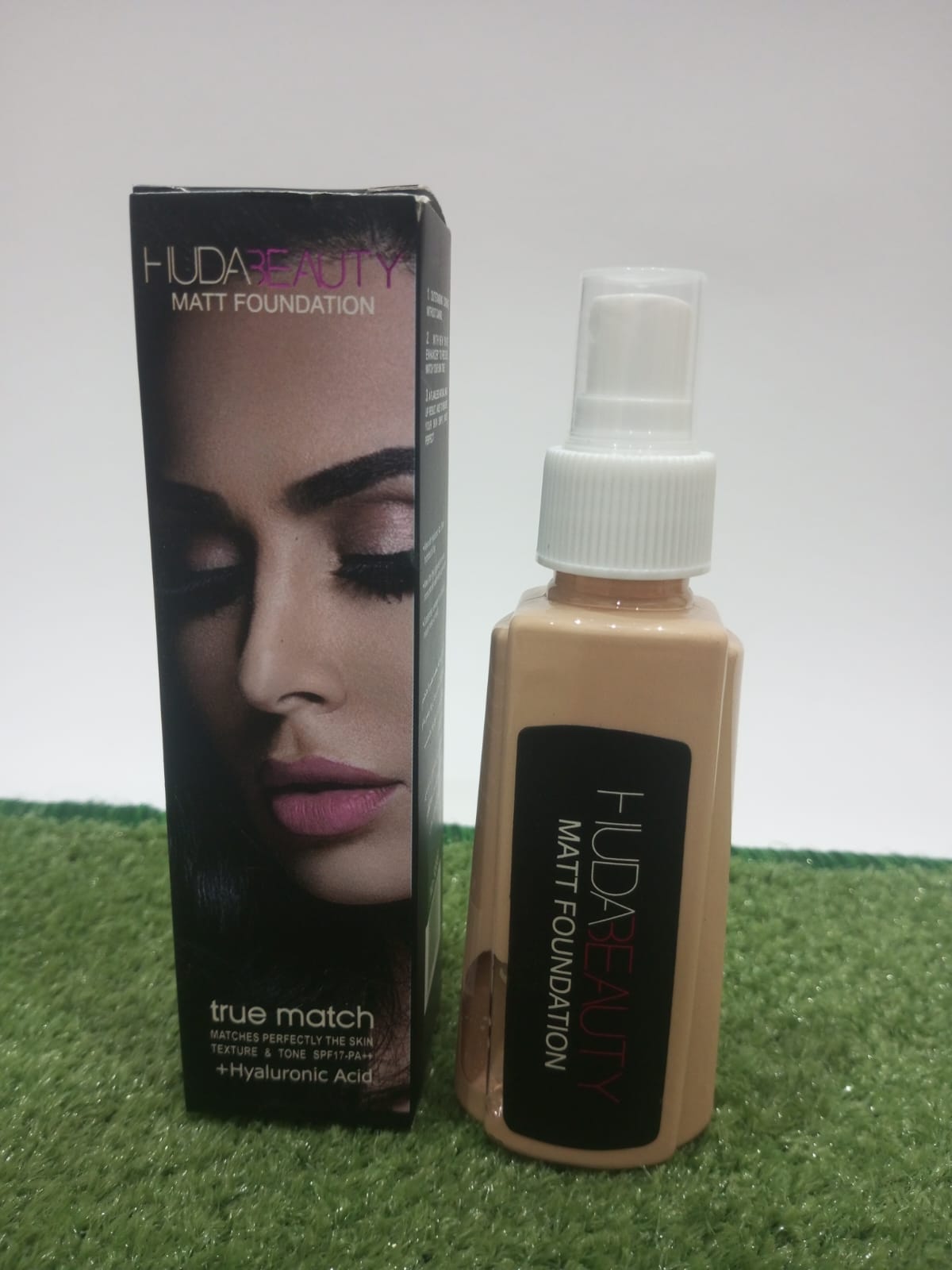 Huda beauty liqud matte foundation